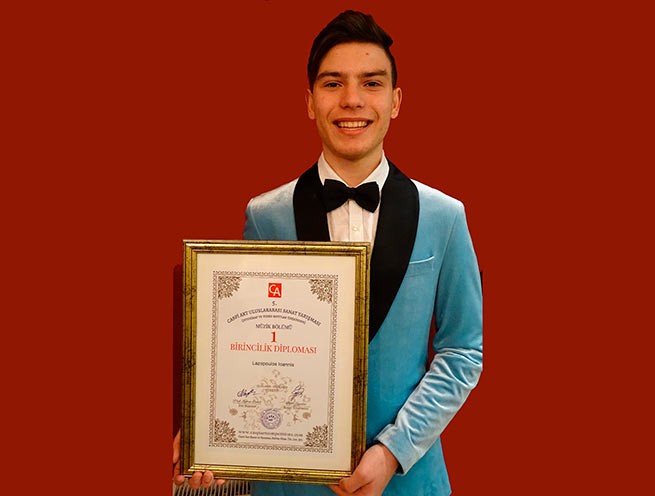 Лазопулос Иоаннис из Салоник стал лауреатом I степени в категории солистов академического вокала