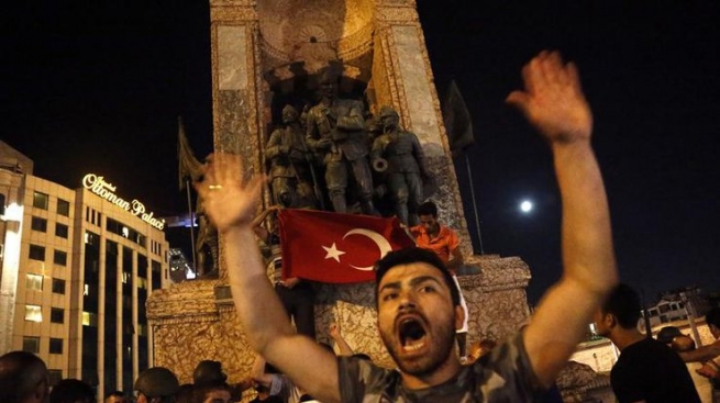 Турецкие атташе в Греции сбежали в Италию после попытки переворота