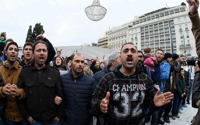 Сирийские беженцы отказываются покинуть площадь перед Парламентом