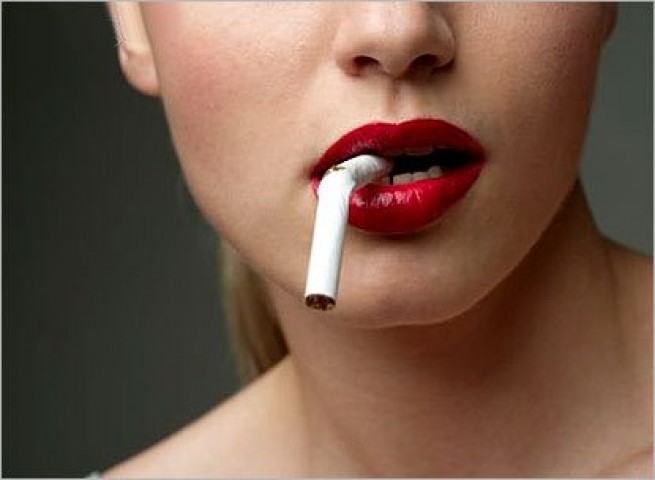 «Со скрипом», но греки бросают курить
