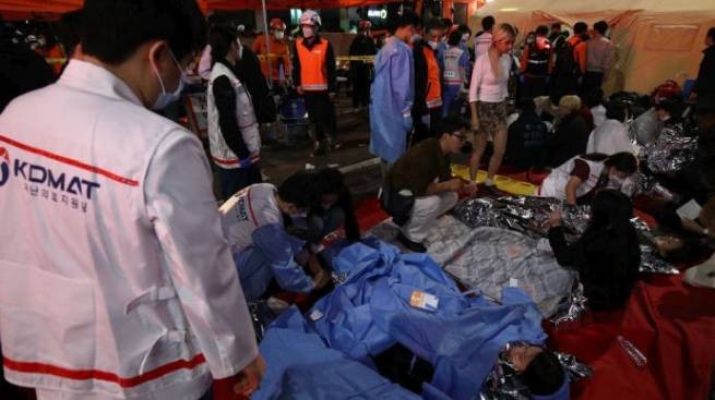 Число жертв в давке на праздновании Хэллоуина в Сеуле превысило 150 человек