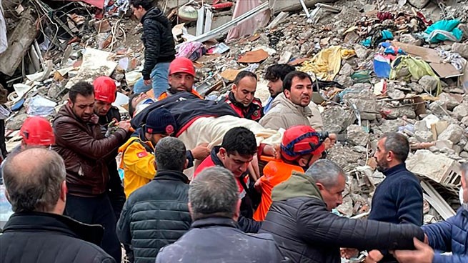 Землетрясение в Турции: почему так много людей погибает после спасения