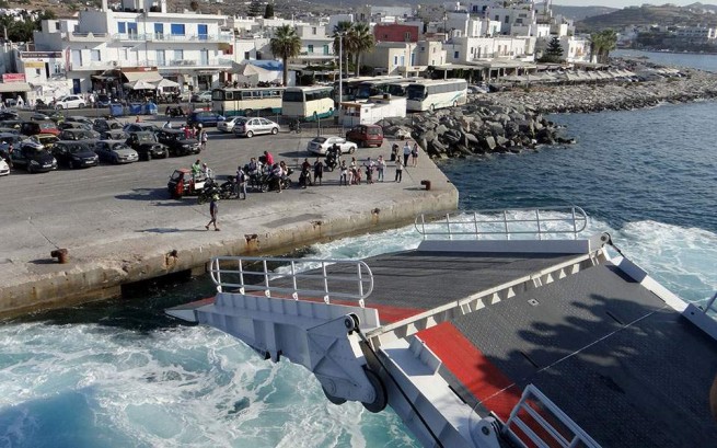 Десятки греческих портов на грани разрушения.