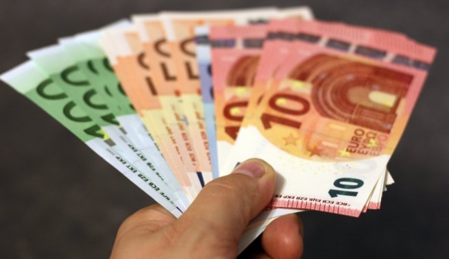 Безработный мигрант нашел 1500 евро и передал полиции