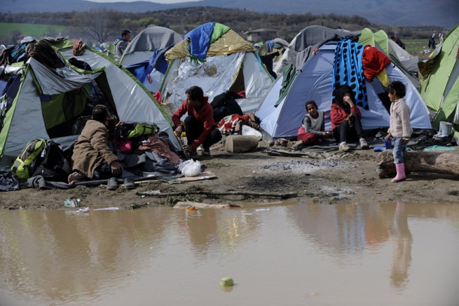 Кирицис: беженцев из Идомени разместят в Салониках