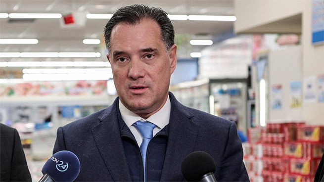 Министр развития Адонис Георгиадис прогулялся по супермаркетам
