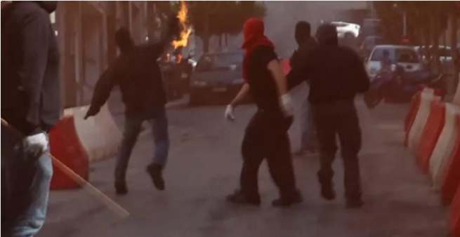 Анархисты выложили видео нападения на полицейский участок
