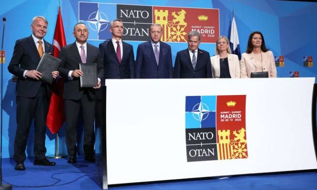 Сегодня НАТО примет решение по Финляндии и Швеции - Турция согласна