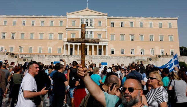 В Афинах и Салониках протестуют против 5G, прививок, чипизации и карантина