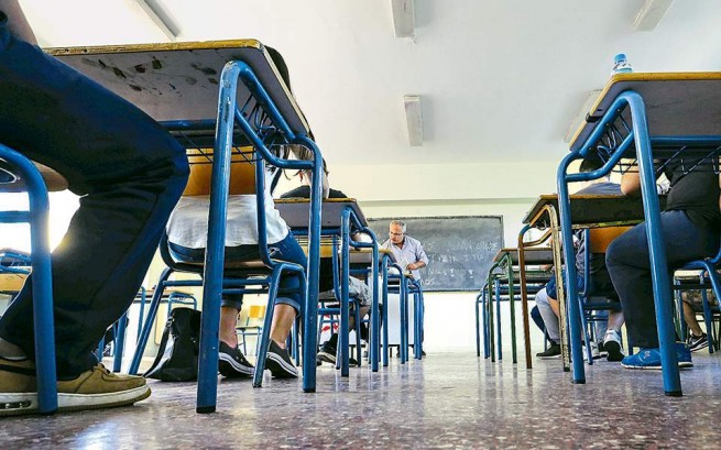 Правительство Греции примет на работу 15000 учителей