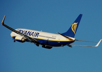 Ryanair предлагает предоставит грекам бесплатные авиабилеты