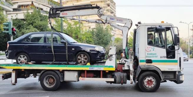 Операция "метла": с улиц столицы убирают брошенные автомобили
