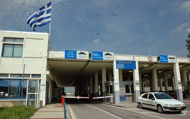 Греческий полицейский, задержанный в Турции, вернулся домой