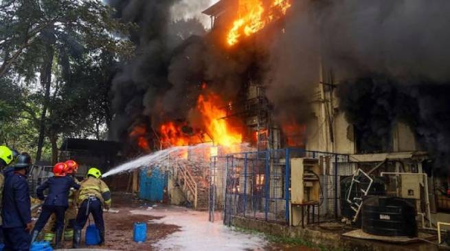 Индия: взрыв на заводе по производству бенгальских огней, 19 погибших