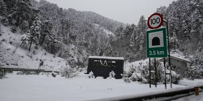 Снегопад в Эпире: шоссе Эгнатия закрыто для большегрузных автомобилей