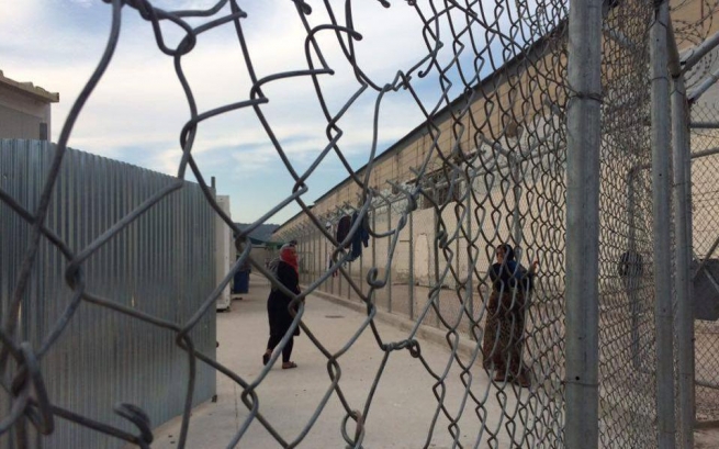 Правозащитники призывают Грецию разрешить передвижение мигрантов