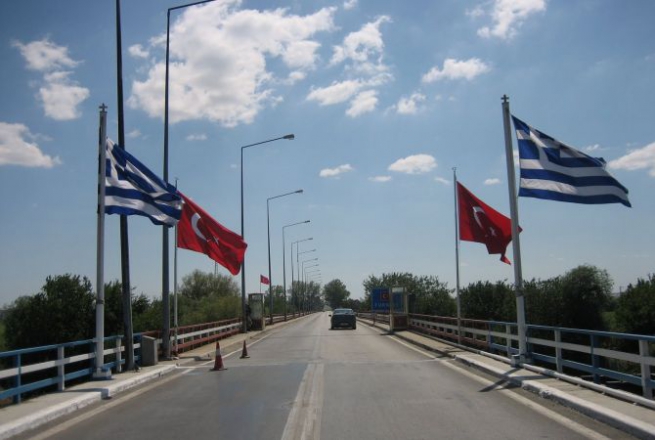 Турция закрыла сухопутную границу с Грецией