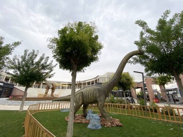 Нашествие динозавров в Салониках