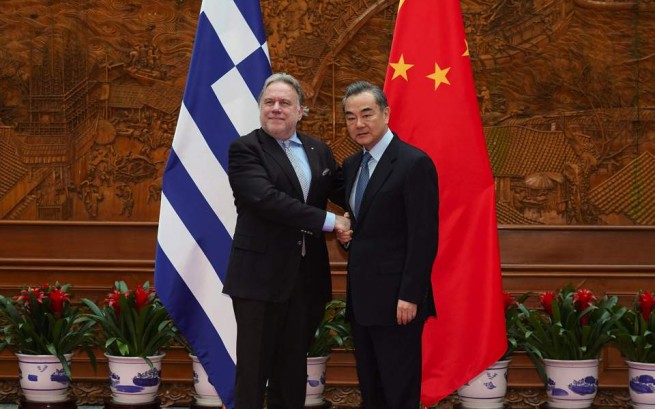 Глава МИД Греции видит «выравнивание интересов» во время визита в Китай