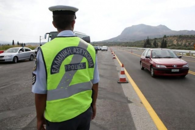 Греция: 200 водителей были задержаны полицией на праздники Троицы