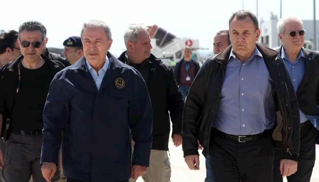 Министр обороны Греции прибыл с визитом солидарности в пострадавшую от землетрясения Турцию