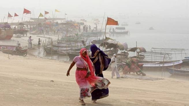 Сильнейший за последние 20 лет циклон надвигается на Индию