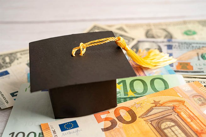 Пособие для студентов: кто получит до 2500 евро