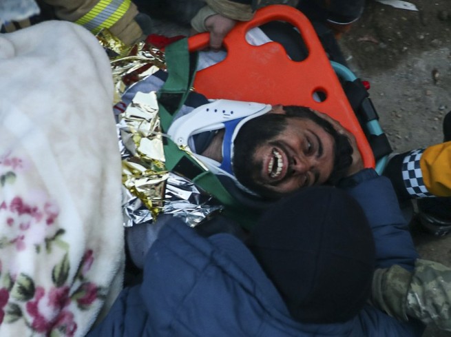 Турция: выбрался живым после нахождения под завалом 149 часов