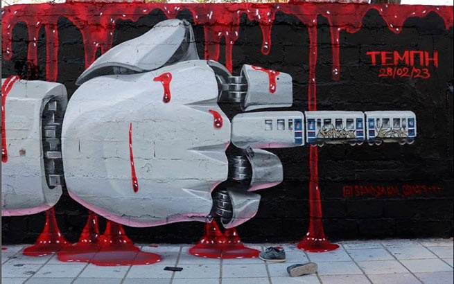 «Душераздирающее» граффити в память о жертвах Темпи в Каламарье