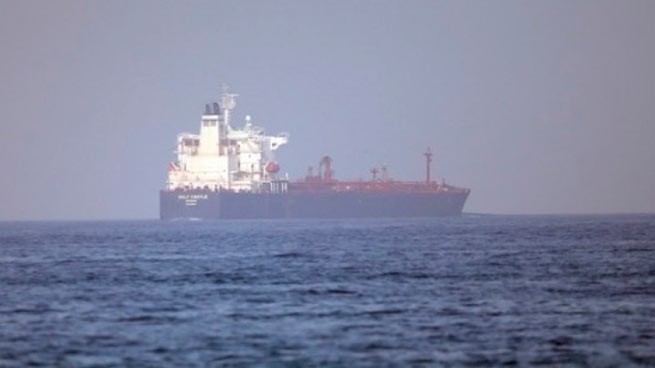 Грузовое судно под греческим флагом едва избежало двойного ракетного удара вблизи Йемена