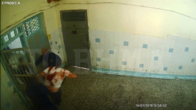 Кадры убийства албанца в тюрьме Коридаллос