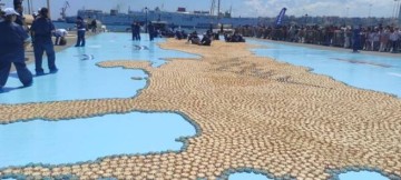 Рекорд Гиннеса: «карту» Крита выложили из 32 000 пирожков