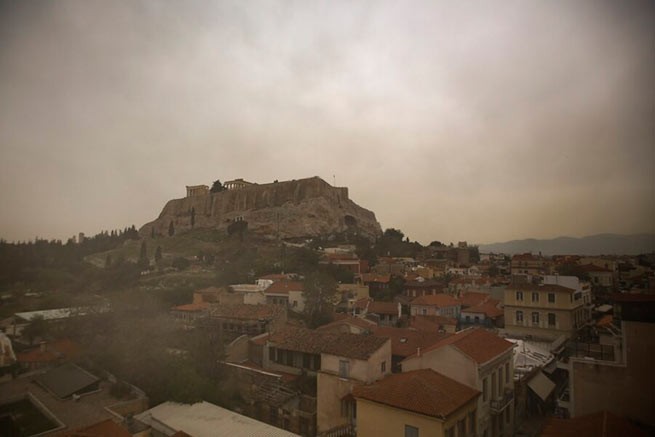 Удушливая атмосфера в Аттике и на Крите от африканской пыли