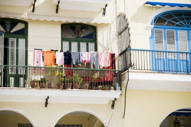 Салоники: незнакомец сказал, что его одежда упала на ее балкон и... похитил украшения