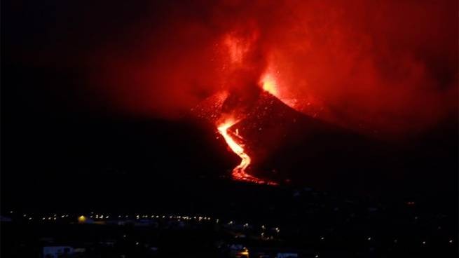Вулкан на Канарах никак не успокоится - вновь эвакуация