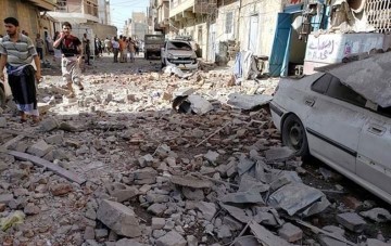 Фото: результат бомбардировки в Сане (twitter.com/OsamahAlrawhani)