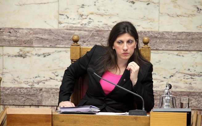 Константопулу подала в суд на президента, премьера и главу Банка Греции