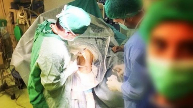 Хирург из Ларисы сделал селфи во время операции