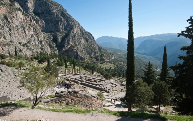 Греки строили строили храмы на местах земельных разломов?
