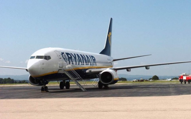 Рейс Ryanair совершил аварийную посадку в Греции после сообщения о пожаре
