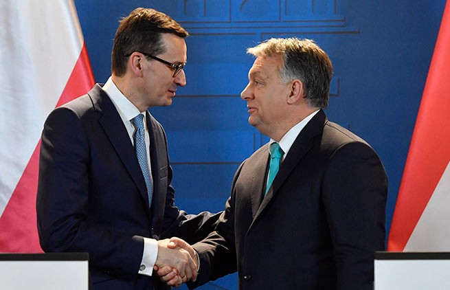 Польша и Венгрия «заблокировали» свободный въезд нелегалов в ЕС, Греция... согласилась