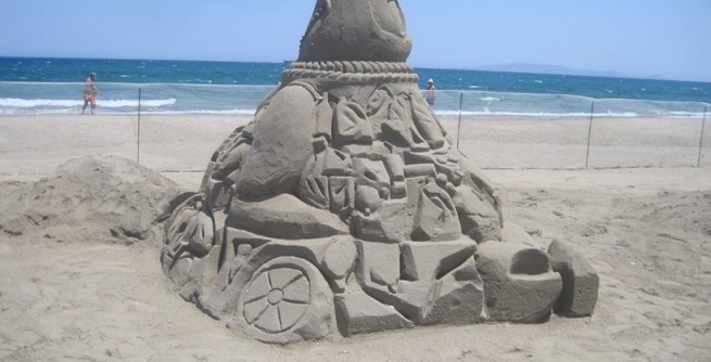 Невероятные песчаные скульптуры на Крите