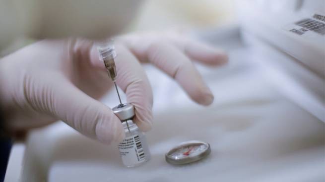 Еврокомиссия решила ускорить процесс утверждения вакцин