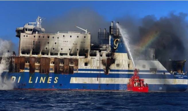 Пожар на Euroferry Olympia: арестованы капитан и два механика