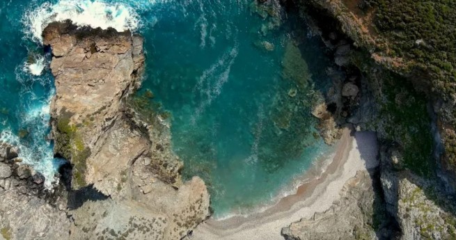 Портес: дикий пляж Эвии с бирюзовой водой