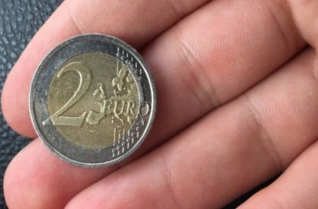 Новая монета в 2 евро появится на рынке