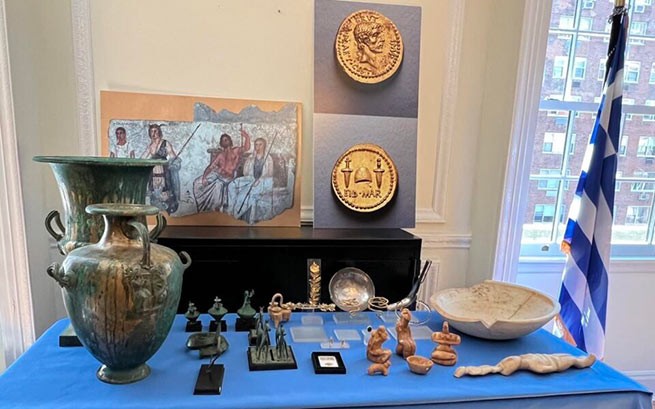 США вернули Греции 29 украденных предметов старины (фото)