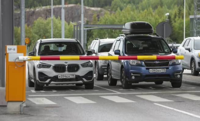 Все страны Балтии закрыли въезд автомобилям с российскими номерами