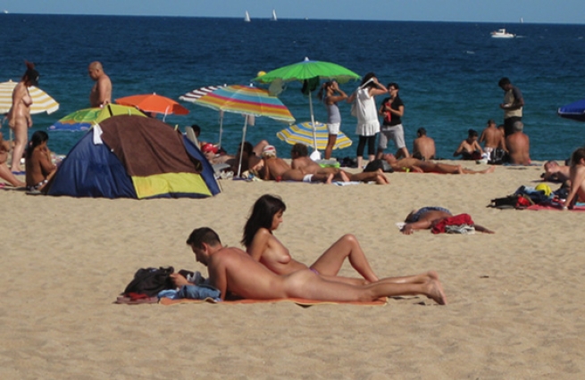 Наш корреспондент на собственном опыте убедилась, что нудистские пляжи в Греции очень популярны.