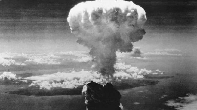 6 августа 1945 года США сбросили атомную бомбу на Хиросиму, через три дня — на Нагасаки